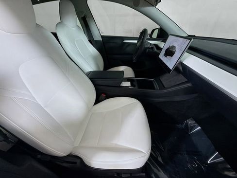 Used 2023 Tesla Model Y Performance image 23