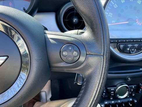 Used 2015 MINI Cooper Base image 19