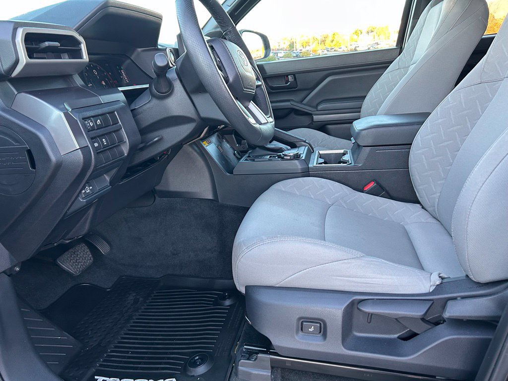 Used 2025 Toyota Tacoma SR5 AWD/4WD image 21