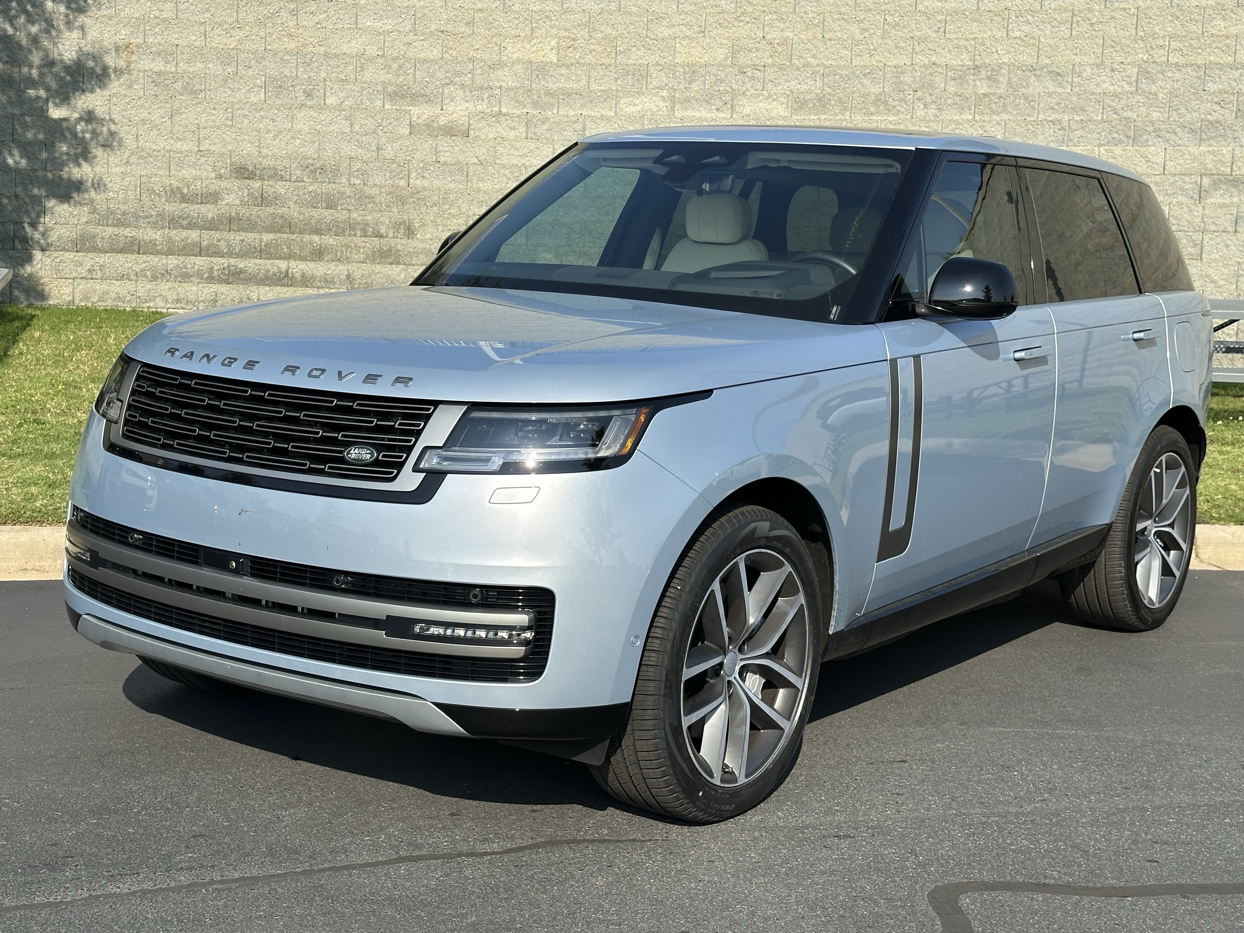 Certified 2025 Land Rover Range Rover SE AWD/4WD image 2