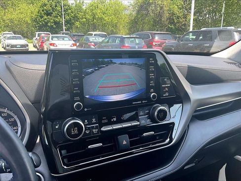 Certified 2021 Toyota Highlander XLE AWD/4WD image 20