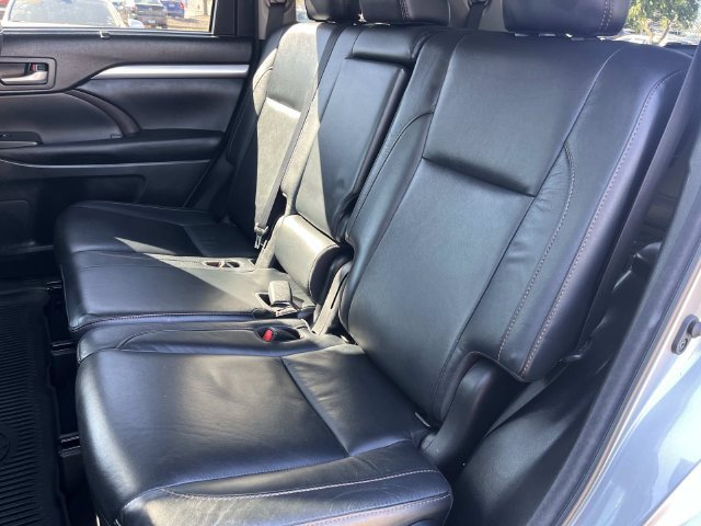 Used 2018 Toyota Highlander XLE AWD/4WD image 22