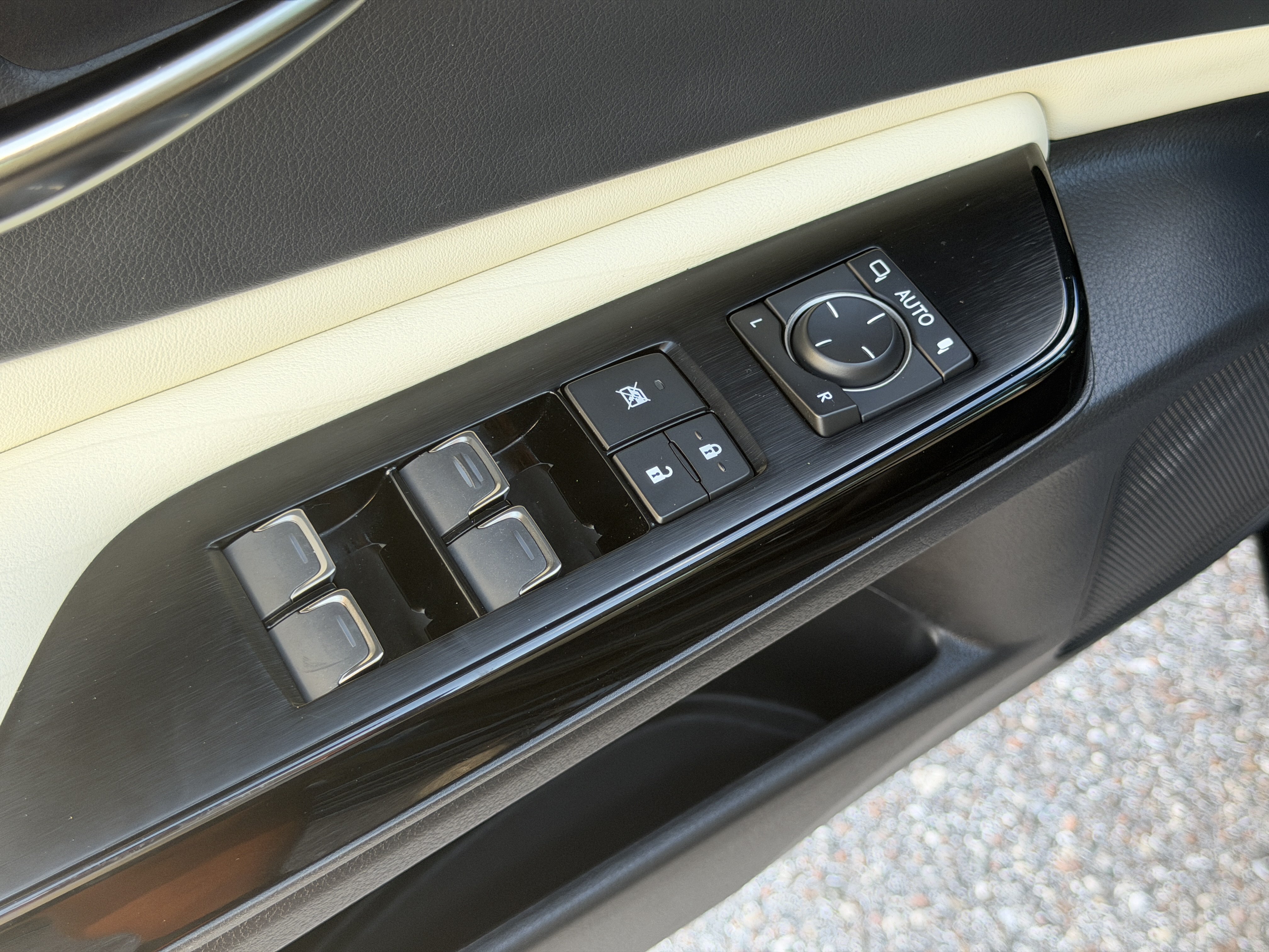 Used 2022 Lexus ES 350 Ultra Luxury w/ Accessory Package 2 FWD image 20