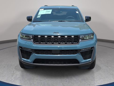 New 2026 Jeep Grand Cherokee L Limited AWD/4WD image 2