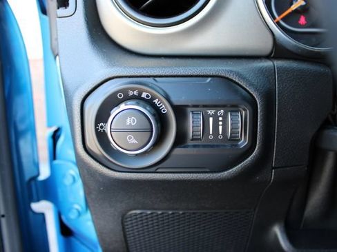Used 2021 Jeep Gladiator Sport AWD/4WD image 18