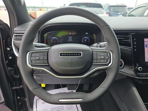 Used 2024 Jeep Wagoneer 2WD image 11