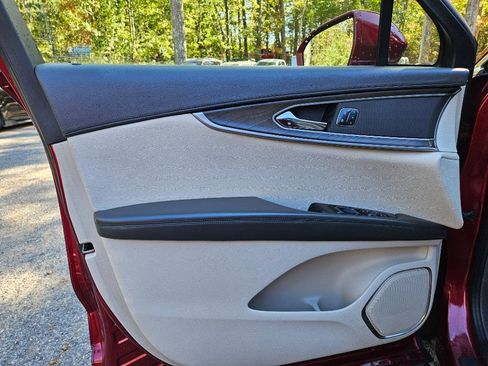 Used 2016 Lincoln MKX Reserve w/ Technology Package image 26