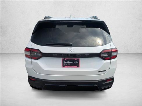 New 2026 Honda Pilot Sport image 7