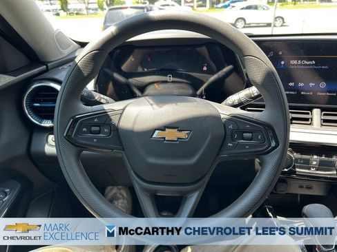 New 2026 Chevrolet Trax LT w/ LPO, Blackout Package FWD image 8