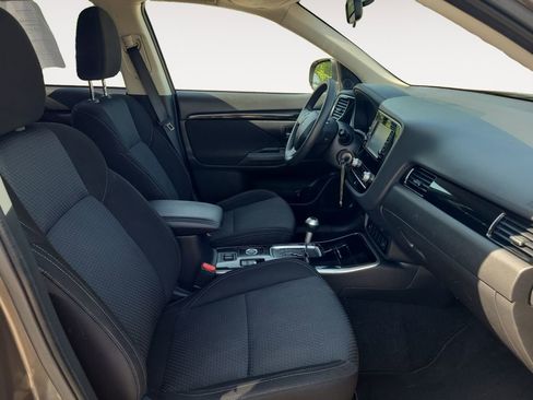 Used 2020 Mitsubishi Outlander ES AWD/4WD image 15