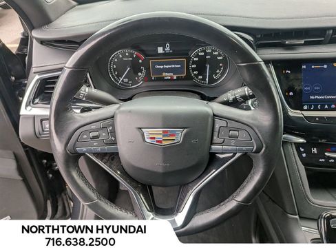 Used 2023 Cadillac XT6 Premium Luxury image 5
