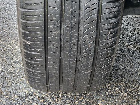 Used 2025 Kia Telluride EX w/ EX Captain's Chair Package image 11