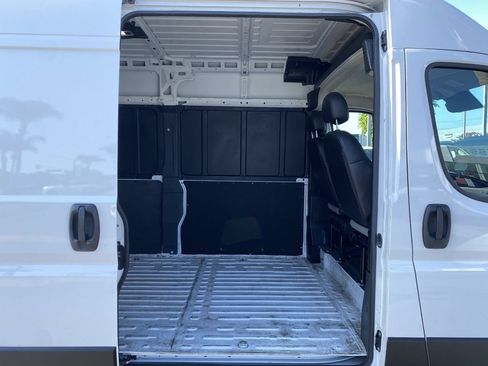 Used 2025 RAM ProMaster 3500 w/ Convenience Group FWD image 12