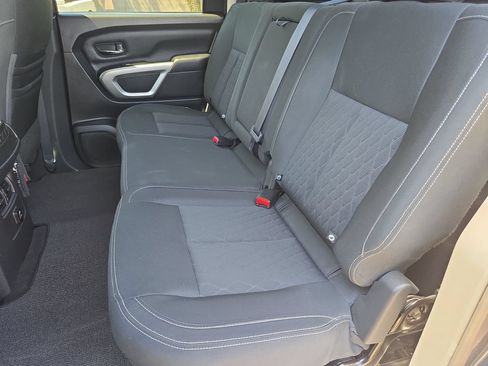 Used 2018 Nissan Titan SV w/ SV Convenience Package RWD image 19
