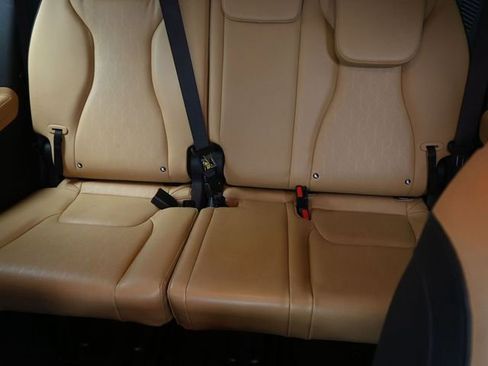 Used 2023 Kia Carnival LX image 14