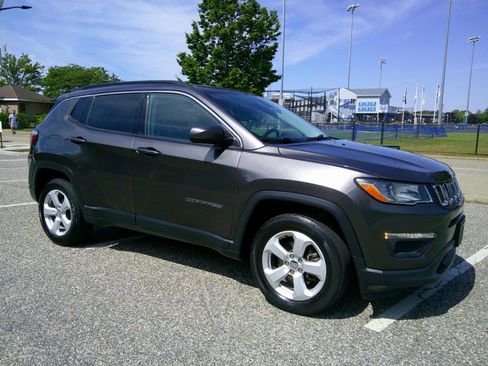Used 2019 Jeep Compass Latitude w/ Popular Equipment Group AWD/4WD image 6