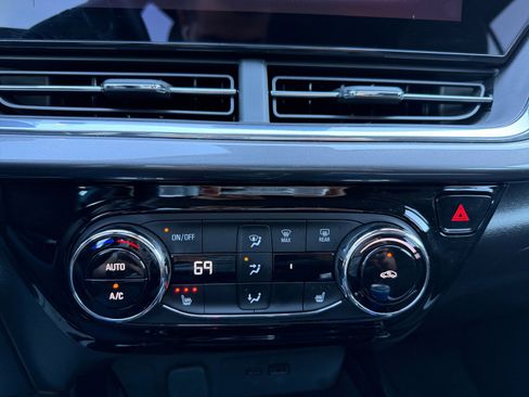 Used 2025 Chevrolet Trax ACTIV w/ Driver Confidence Package image 11