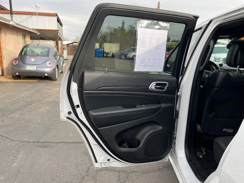 Used 2021 Jeep Grand Cherokee Laredo X image 14