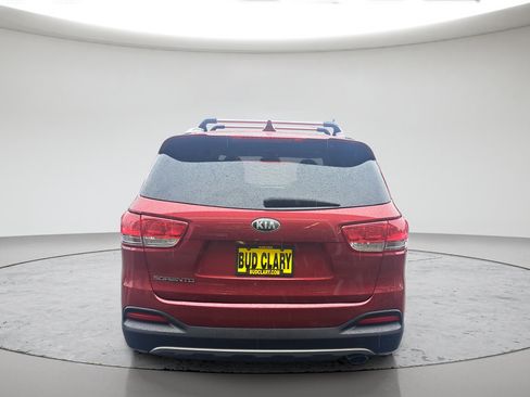 Used 2018 Kia Sorento FWD image 4