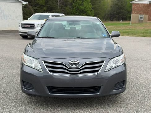 Used 2010 Toyota Camry LE FWD image 12