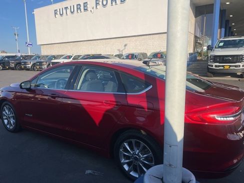 Used 2017 Ford Fusion SE image 10