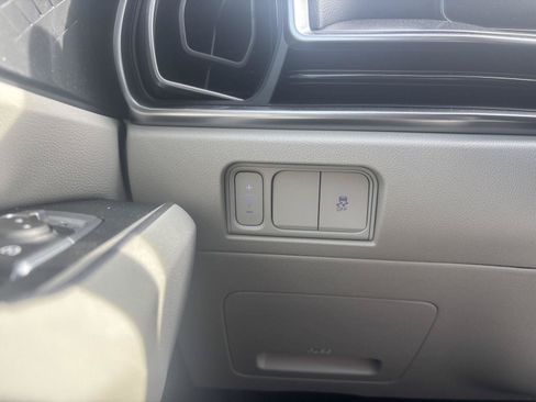 Used 2025 Kia Sorento S FWD image 15