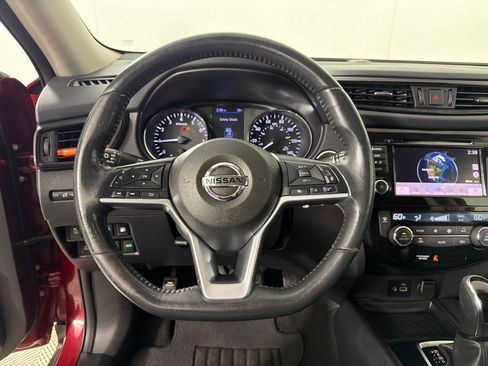 Used 2018 Nissan Rogue SV w/ Premium Package FWD image 13