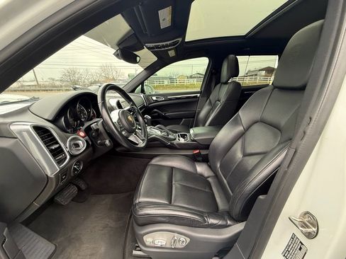 Used 2018 Porsche Cayenne Platinum Edition image 13