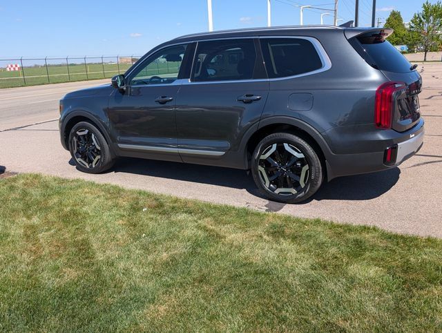 Used 2023 Kia Telluride S w/ S Sunroof Package AWD/4WD image 9