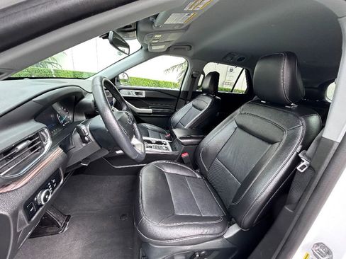 Used 2023 Ford Explorer Limited image 16