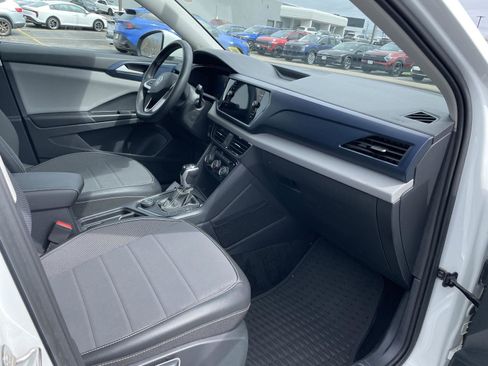 Used 2023 Volkswagen Taos SE w/ Panoramic Sunroof Package image 20