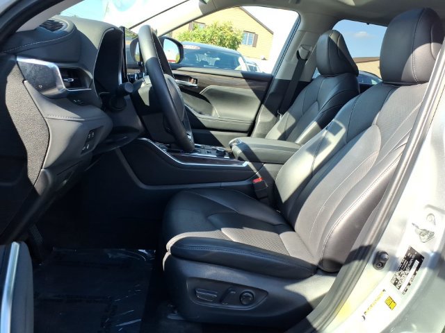 Used 2023 Toyota Highlander Limited AWD/4WD image 17