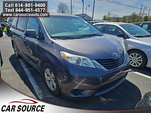 Used 2011 Toyota Sienna LE image 1