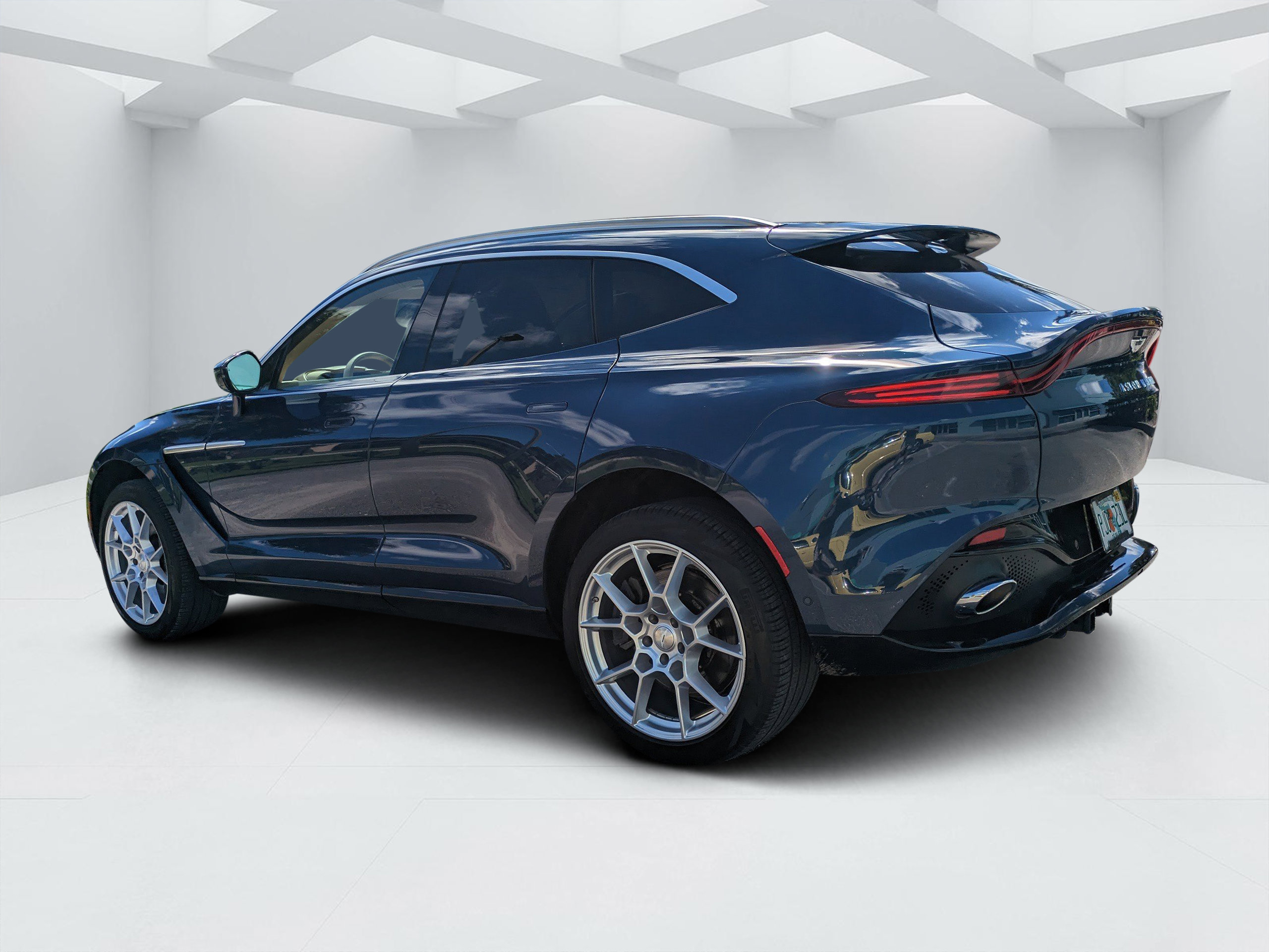 Used 2024 Aston Martin DBX AWD/4WD image 5