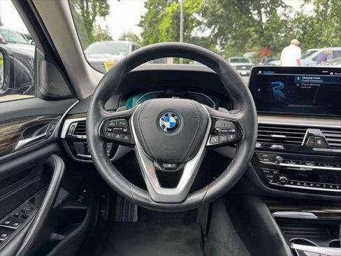 Used 2022 BMW 530e xDrive w/ Executive Package AWD/4WD image 23