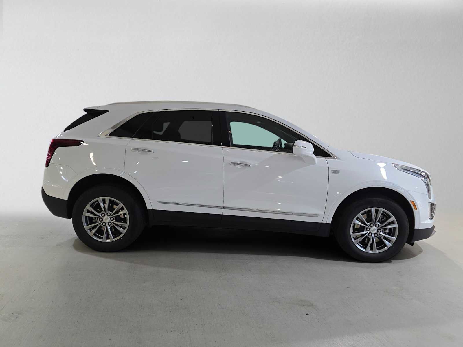 Used 2021 Cadillac XT5 Premium Luxury FWD image 2