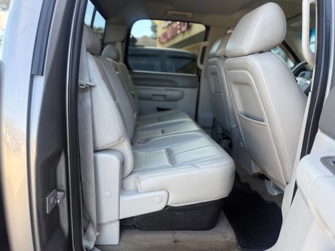 Used 2014 Chevrolet Silverado 2500 LT w/ Interior Plus Package image 14