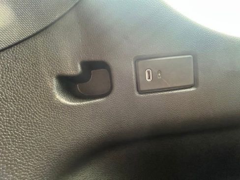 Used 2025 GMC Yukon AT4 Ultimate AWD/4WD image 31