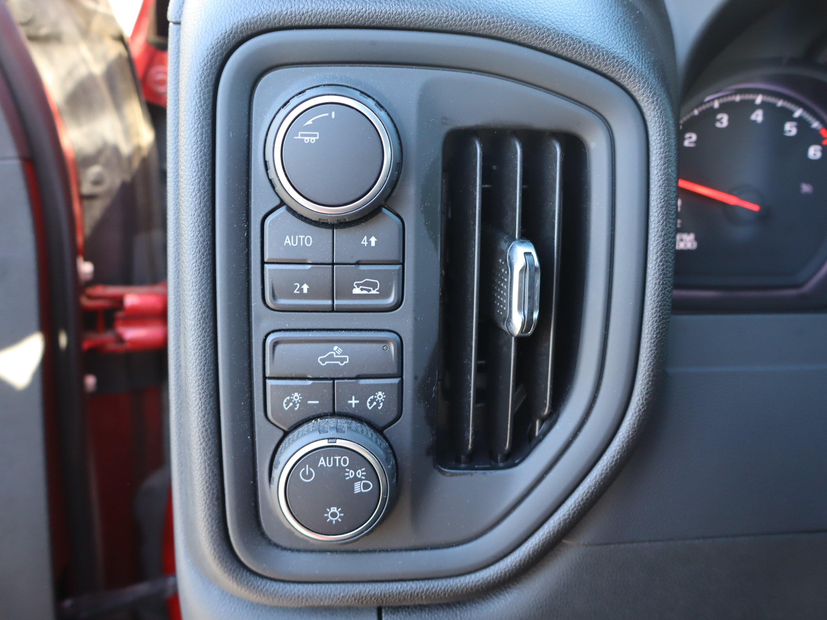 Used 2021 Chevrolet Silverado 1500 Custom AWD/4WD image 19