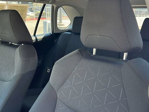 Used 2021 Toyota RAV4 XLE w/ Convenience Package AWD/4WD image 12