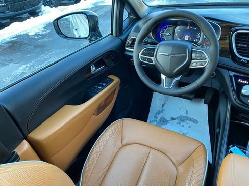 Used 2023 Chrysler Pacifica Pinnacle image 36