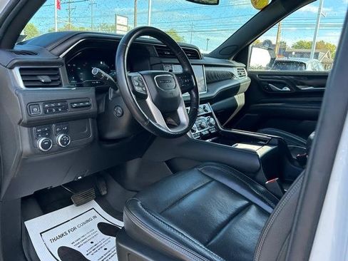 Used 2023 GMC Yukon XL Denali image 11