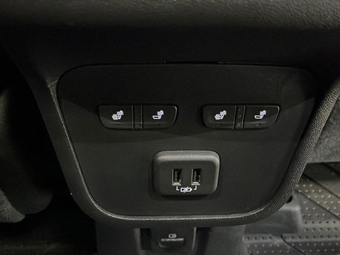 Used 2022 Chevrolet Equinox Premier AWD/4WD image 35