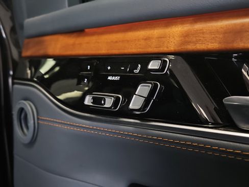Used 2022 Jeep Grand Wagoneer Series II AWD/4WD image 36
