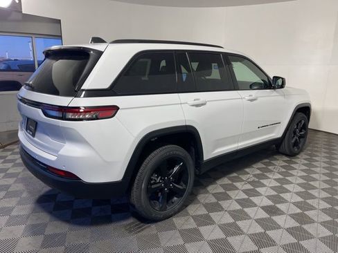 New 2025 Jeep Grand Cherokee Altitude AWD/4WD image 6