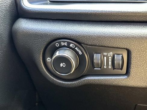 Used 2019 Chrysler Pacifica Touring-L Plus w/ S Appearance Package FWD image 26