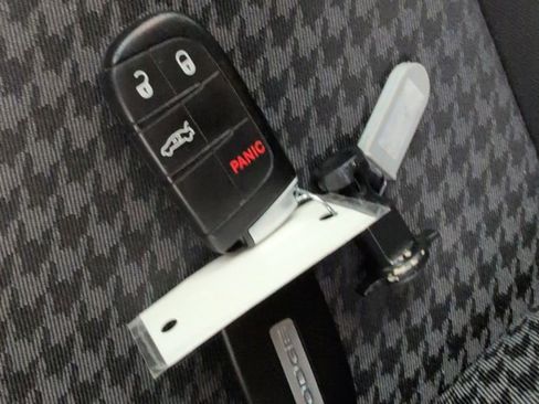 Used 2022 Dodge Challenger SXT image 46