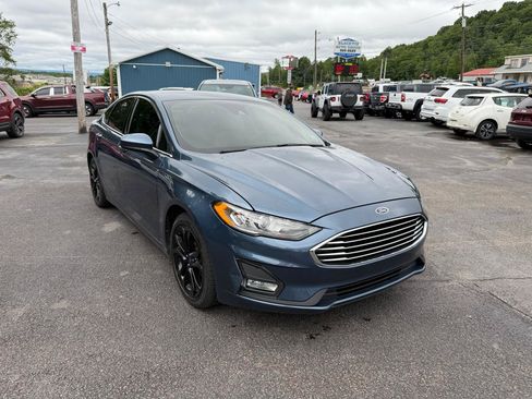 Used 2019 Ford Fusion SE w/ Equipment Group 151A FWD image 3
