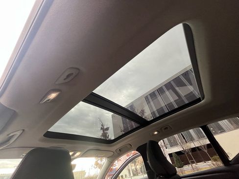 Used 2025 Volvo XC40 B5 Core image 28