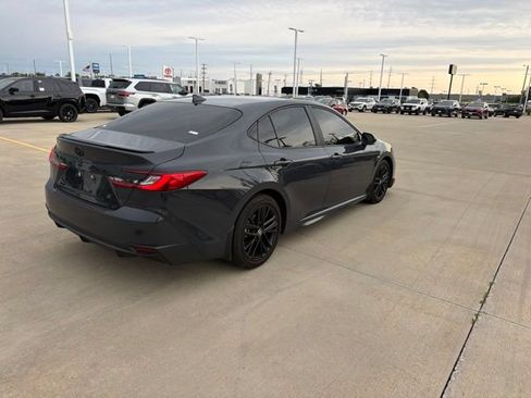 Used 2025 Toyota Camry SE w/ Convenience Package FWD image 4
